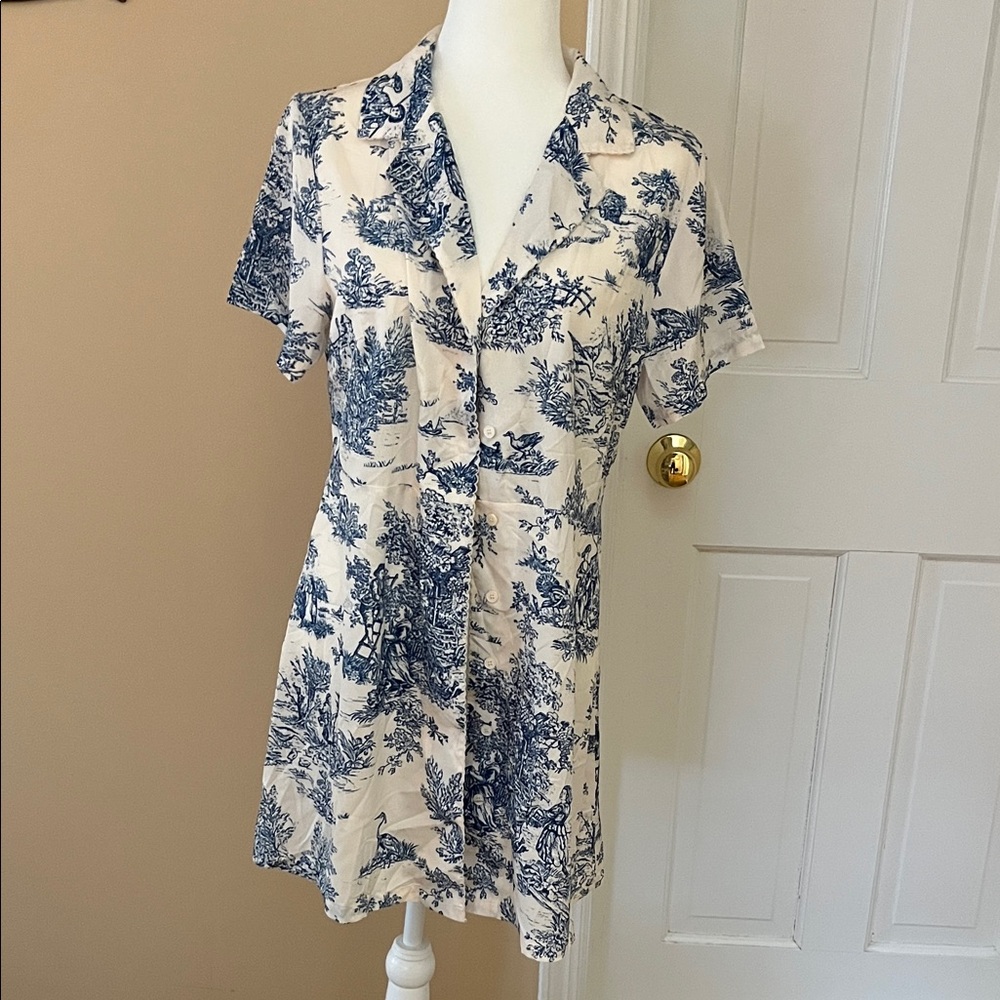 Women’s Blue Toile Button-Front Short Sleeve Top